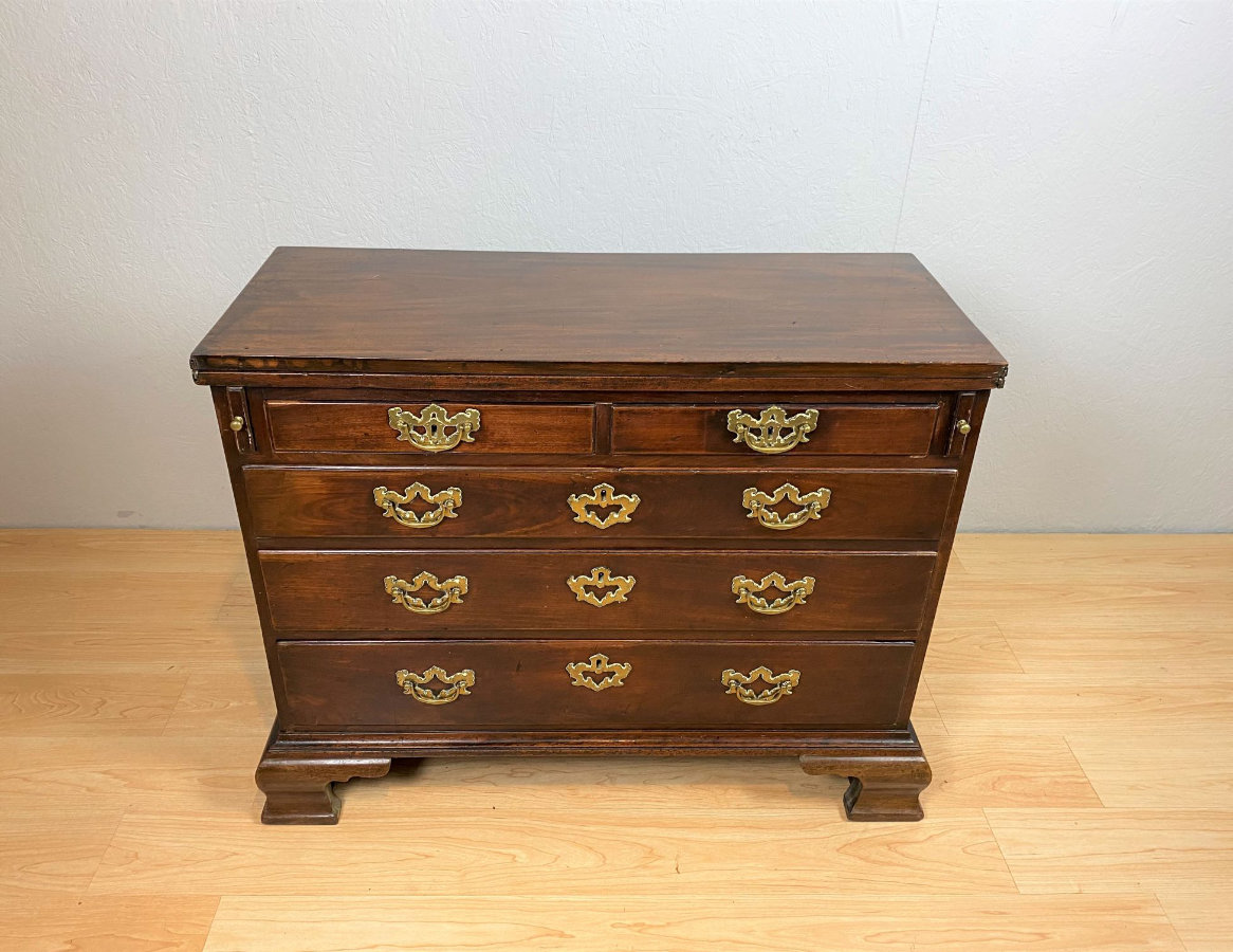 Mahogany Bachelor's Chest with Hinged Fold Over Flap Top - Image 3